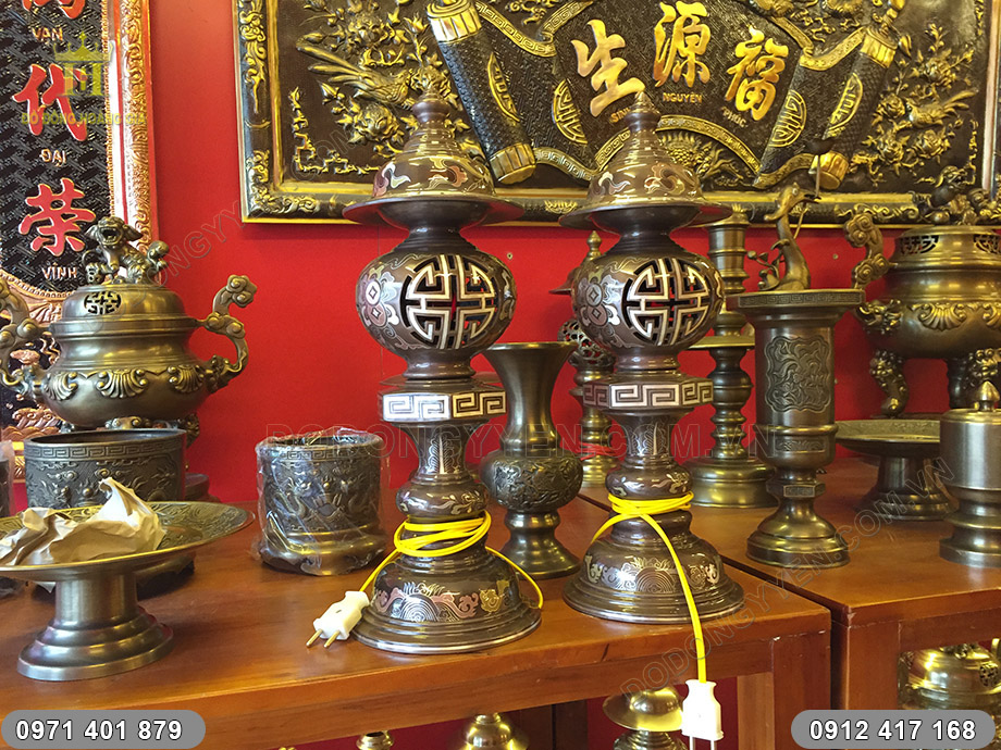 đ&egrave;n đồng đỏ ngũ sắc